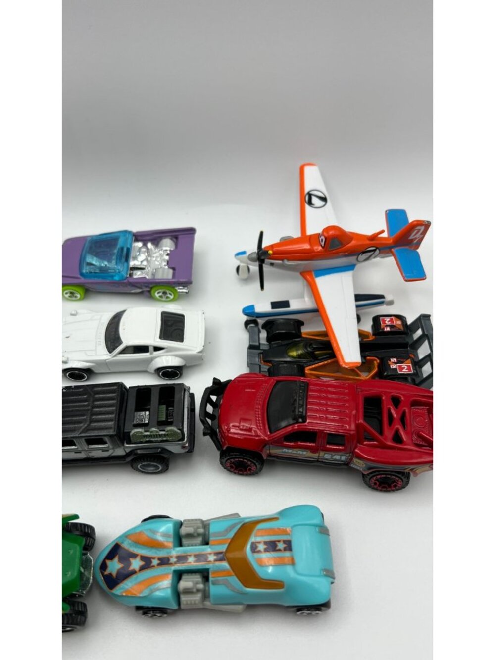 Lot Of 10 Assorted Die-Cast Cars & Plane Toys Mixed Styles & Colors Collectible - Picture 3 of 6